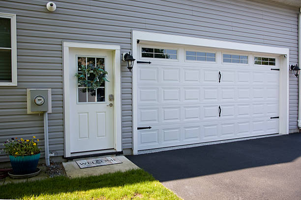 24/7 Emergency Garage Door Panel Replacement experts in Scottdale, GA